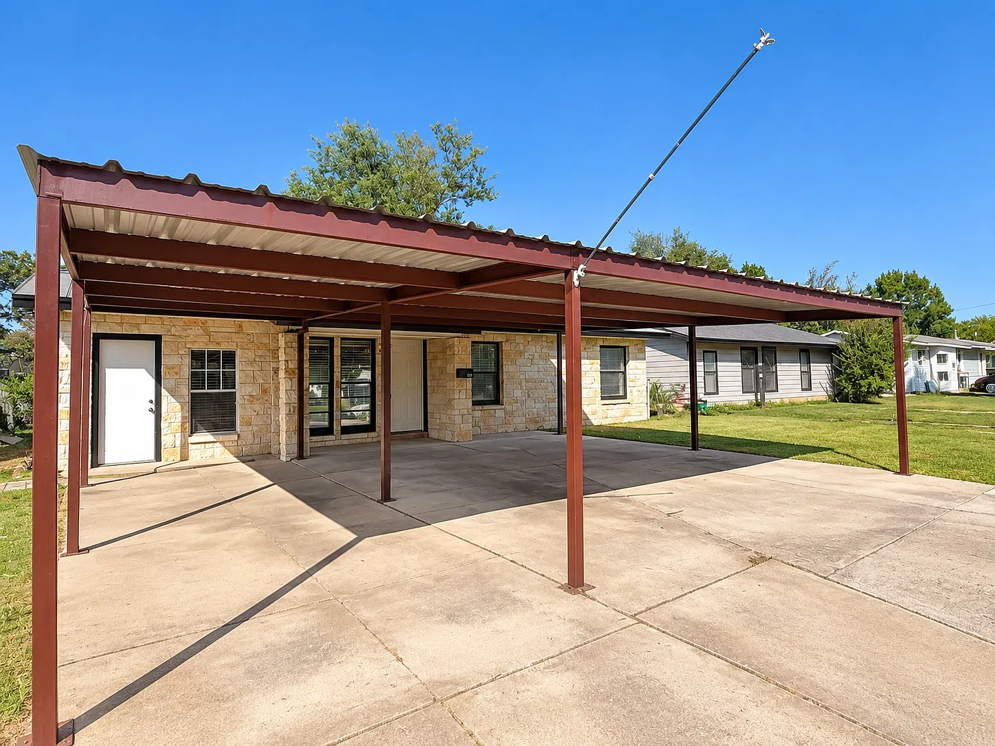 3 bed, 910 sqft, $1,550 — Photo 2