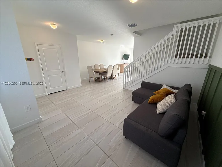 412 NW 12th Pl — Photo 11