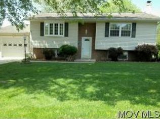 75 Woodlawn Ave, Belpre, OH