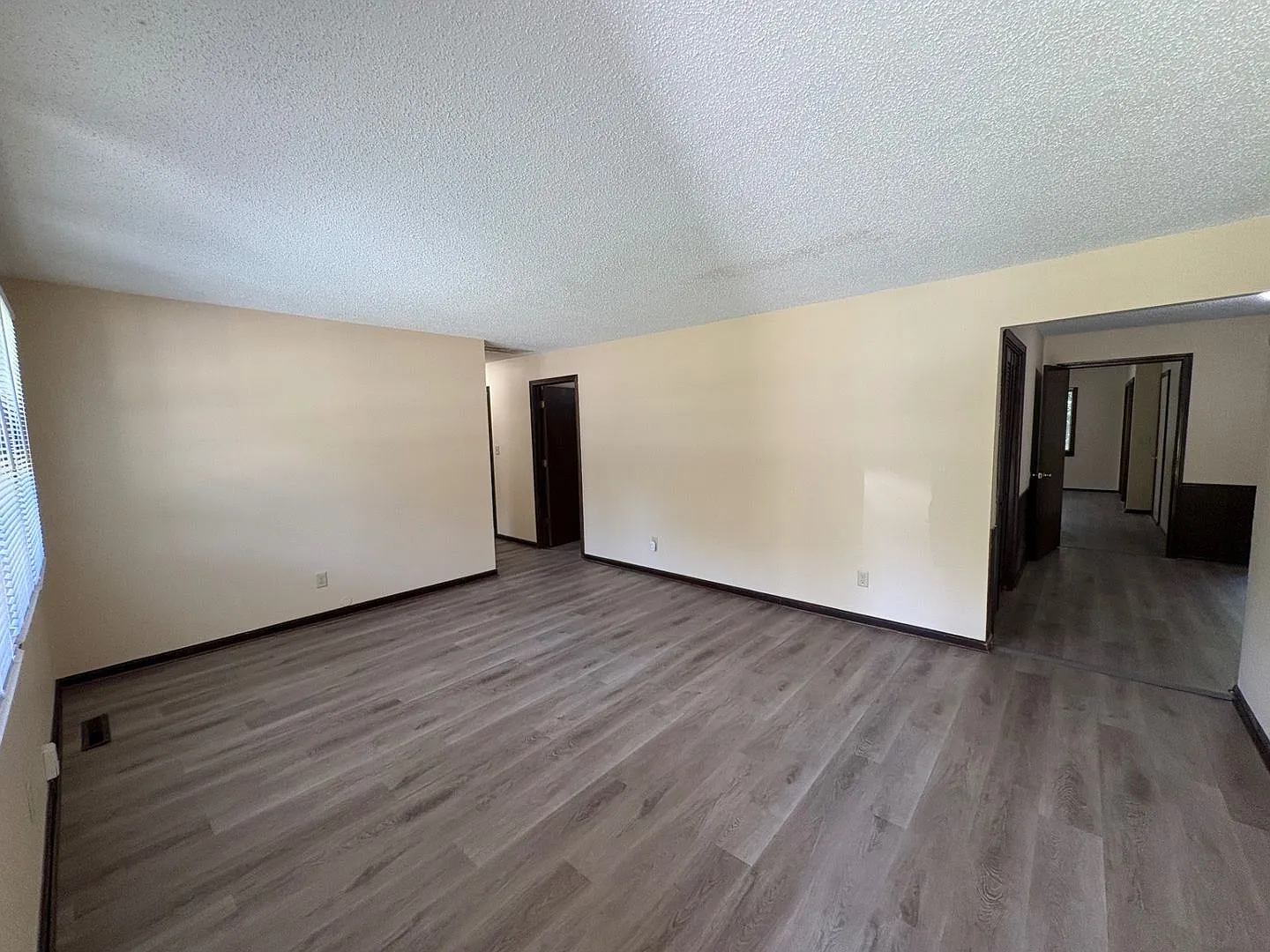 WOW! Look at this property ! You cant beat this price! — Photo 2