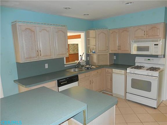 3rd image of 2413 Cambridge Blvd
