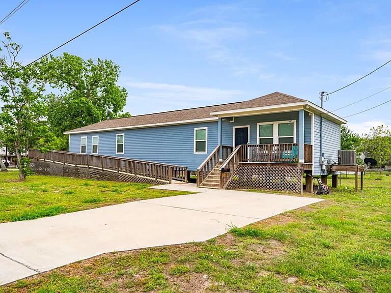 1109 W Nelson Ave — Photo 1