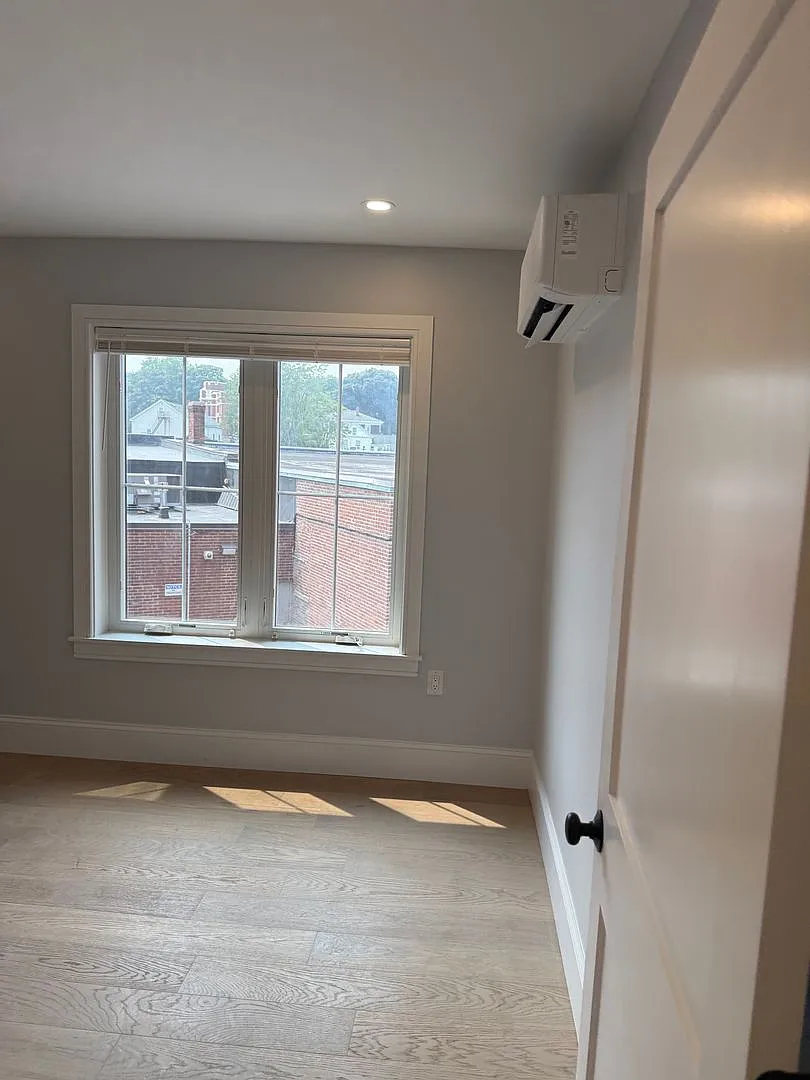 Brand New 2 Bed 2 Bath Unit — Photo 3