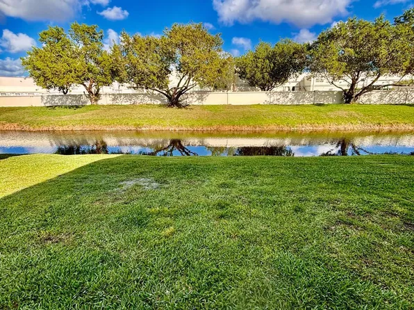 1011 Twin Lakes Dr, Coral Springs, FL 33071