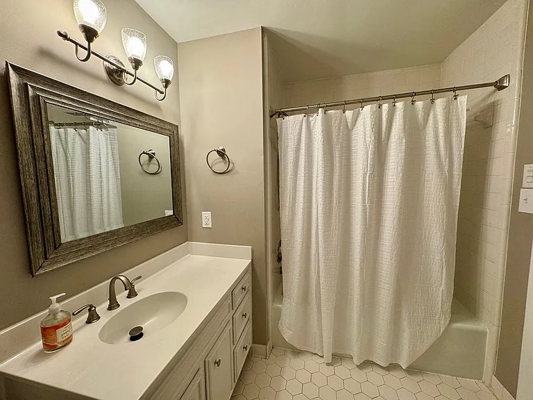 318 McCauley St — Photo 11
