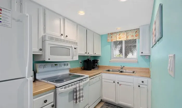 615 W Beach Blvd #615 — Photo 4
