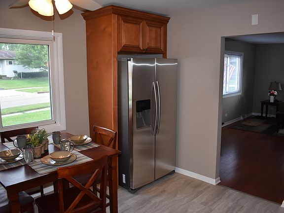 3rd image of 1620 Charles Dr