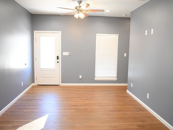 4th image of 720 Martinsville St #102