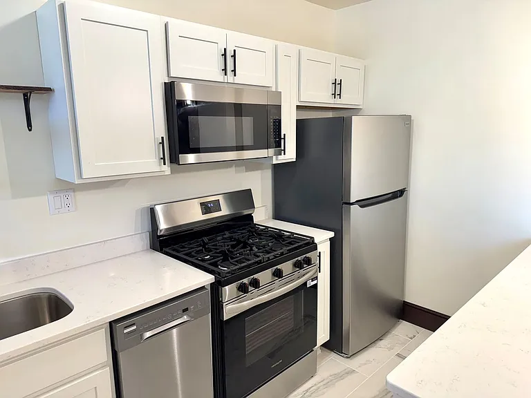 2801 Monroe St — Photo 3
