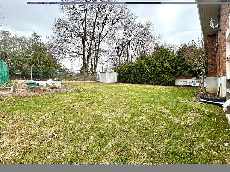 27 Hayward Cres #UPPER — Photo 18