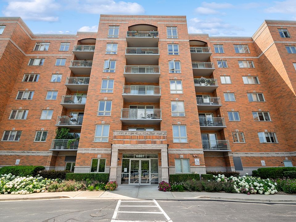 1st image of 6807 N Milwaukee Ave APT 301