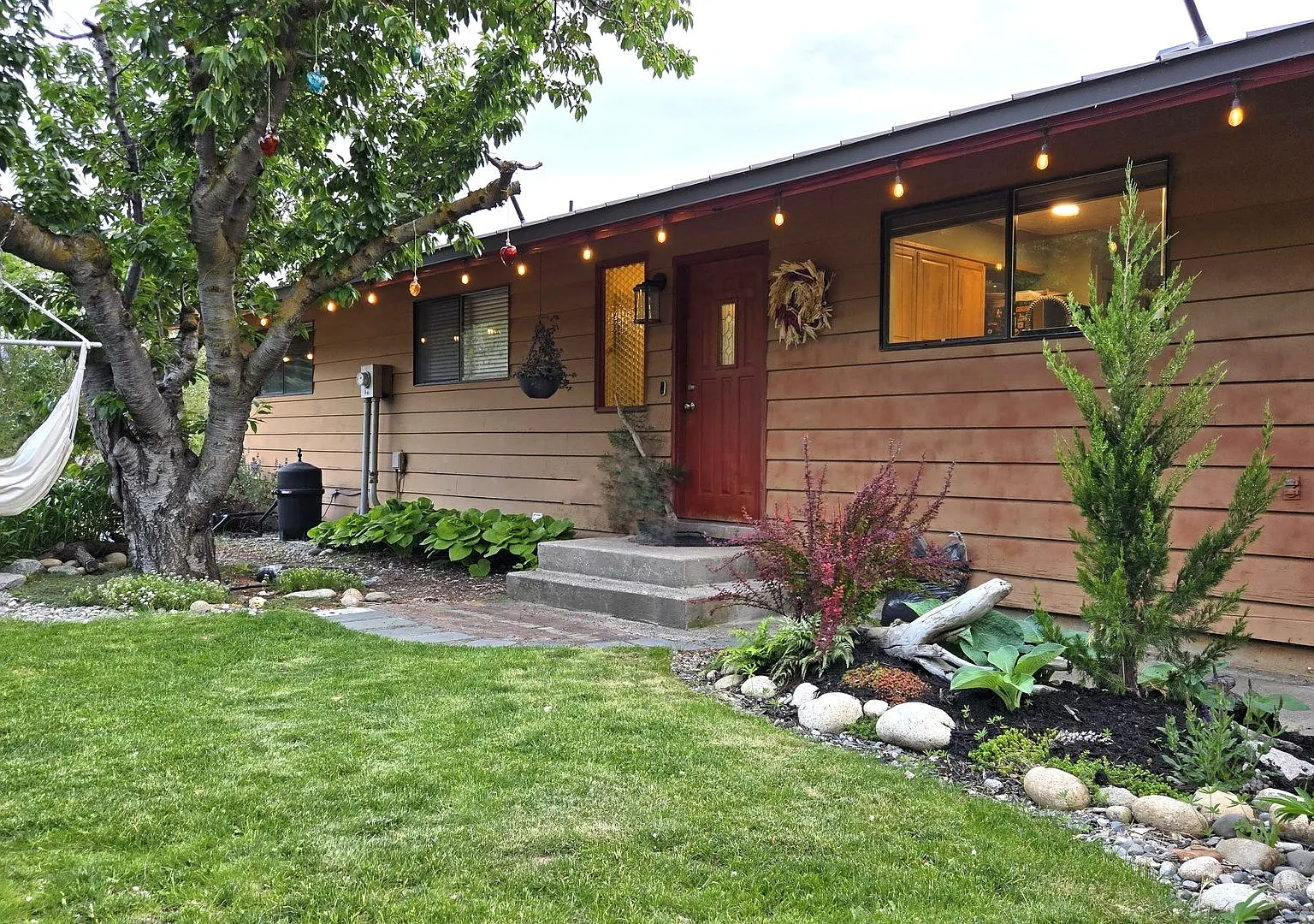 ** Stunning ** Brand Newly - Fully Renovated, Sprawling House For Rent In Eastmont Sd! — Photo 1