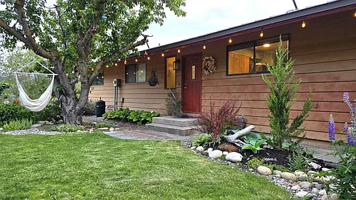 2211 NW Cascade Ave Photo 1