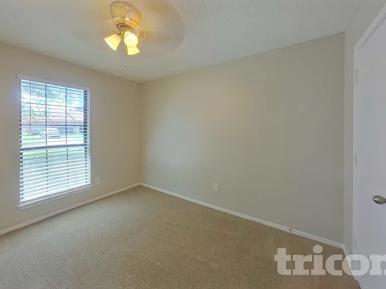 7421 Ridge Rd W — Photo 14
