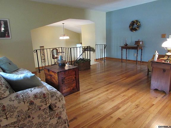 5th image of 12 Briarfield Dr
