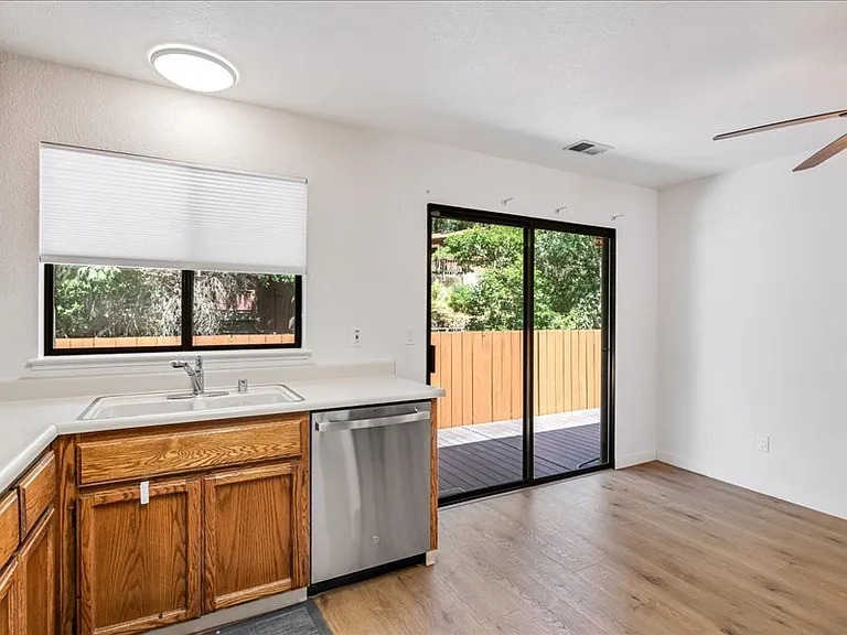 843 Falcon Way — Photo 7