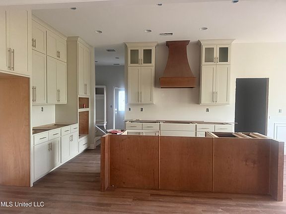 3rd image of 2520 E Beauvoir Dr