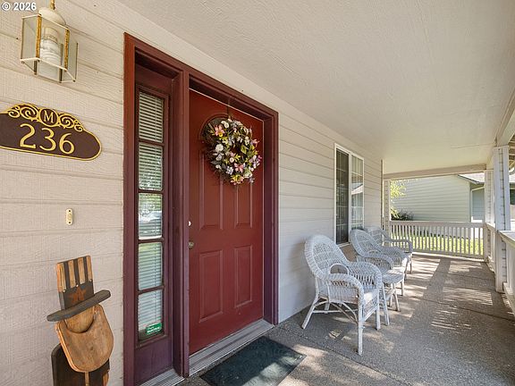 4th image of 236 SE 20th Pl