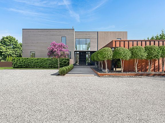 2nd image of 989 Deerfield Rd