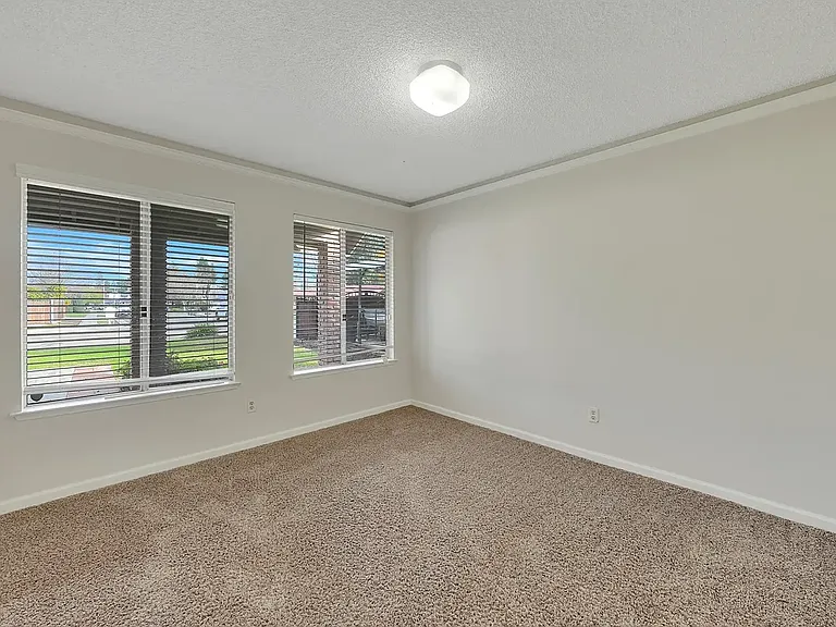 2297 N Polk St — Photo 24