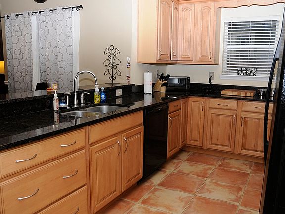 5th image of 1411 Mount Vernon St