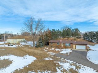 19 Rolling Hills Dr, Minot, ND 58703