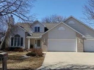 1917 S Carriage Ln, Appleton, WI 54914