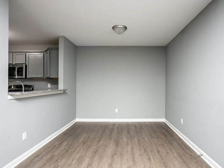Polo Springs Apartments — Photo 13