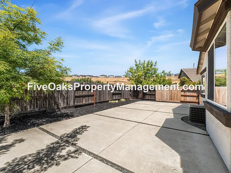 2242 Zittel Dr — Photo 23