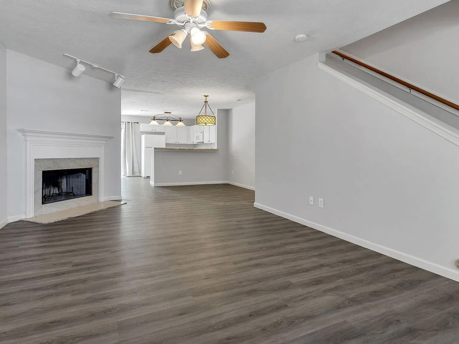 2 bed, 2.5 bath, 1216 sqft, $1,650 — Photo 4