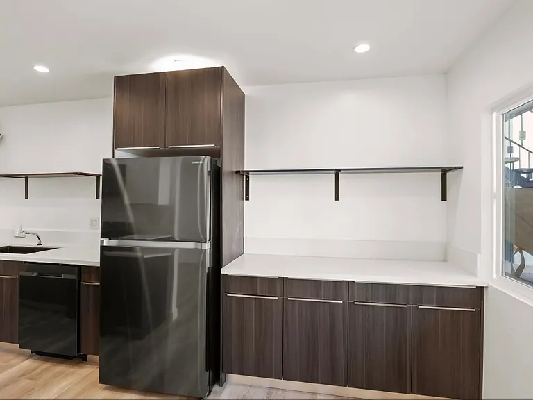 2561 W Avenue 30 — Photo 24