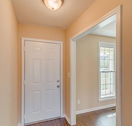 4th image of 303 Brook Mead Dr