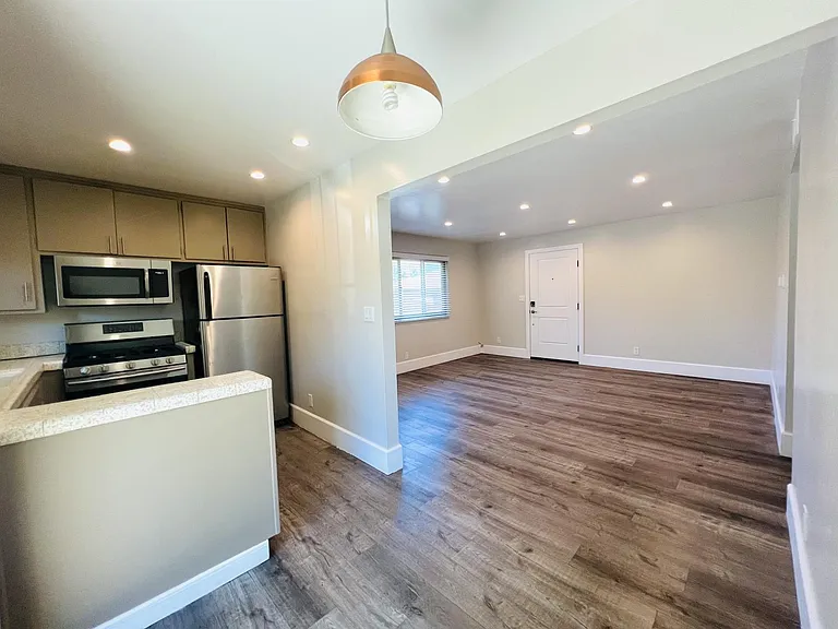 1530 Bath St #2 — Photo 1