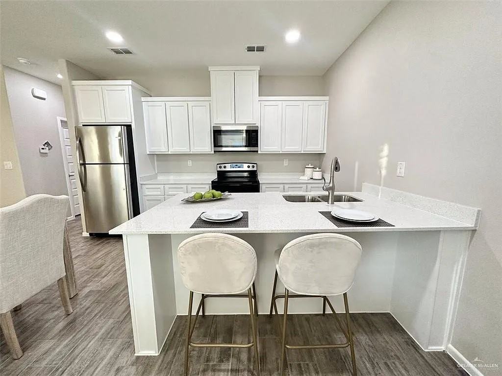 2 bed, 2.0 bath, 900 sqft, $1,075 — Photo 4