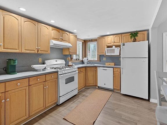 5th image of 29 Bacheller St