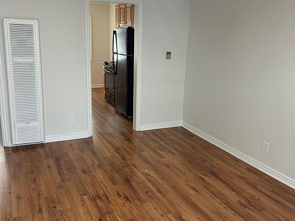 5th image of 1023 Ocean Park Blvd #7