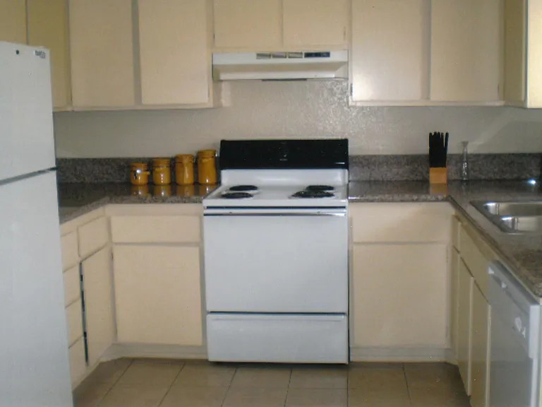 543 S Mollison Ave — Photo 1