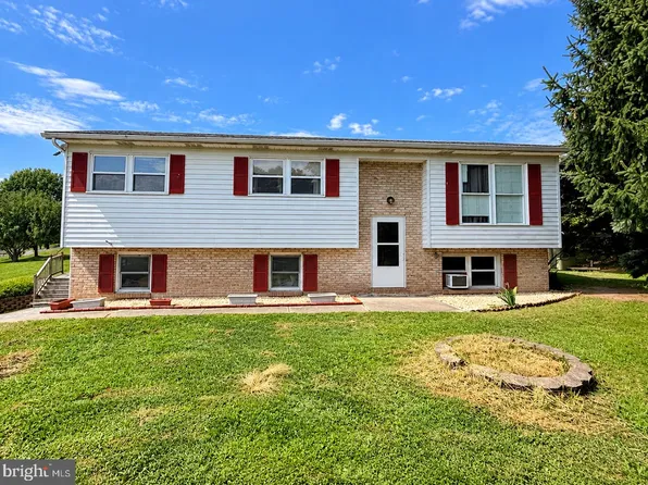 301 Lafayette Dr, New Cumberland, PA 17070
