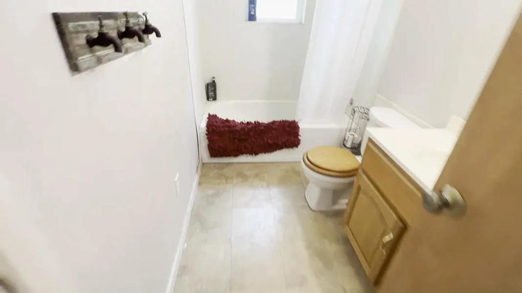 2104 S Oak Ave — Photo 2