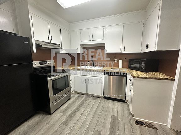 3rd image of 346 E Main St