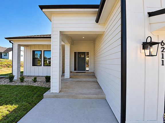 3rd image of 6211 SW 46th Ct