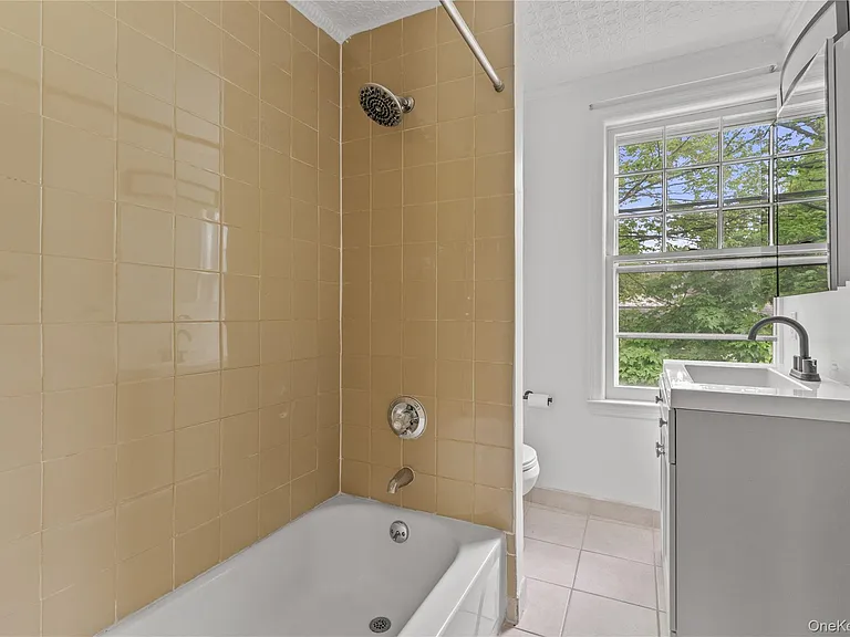102 Broadway — Photo 7