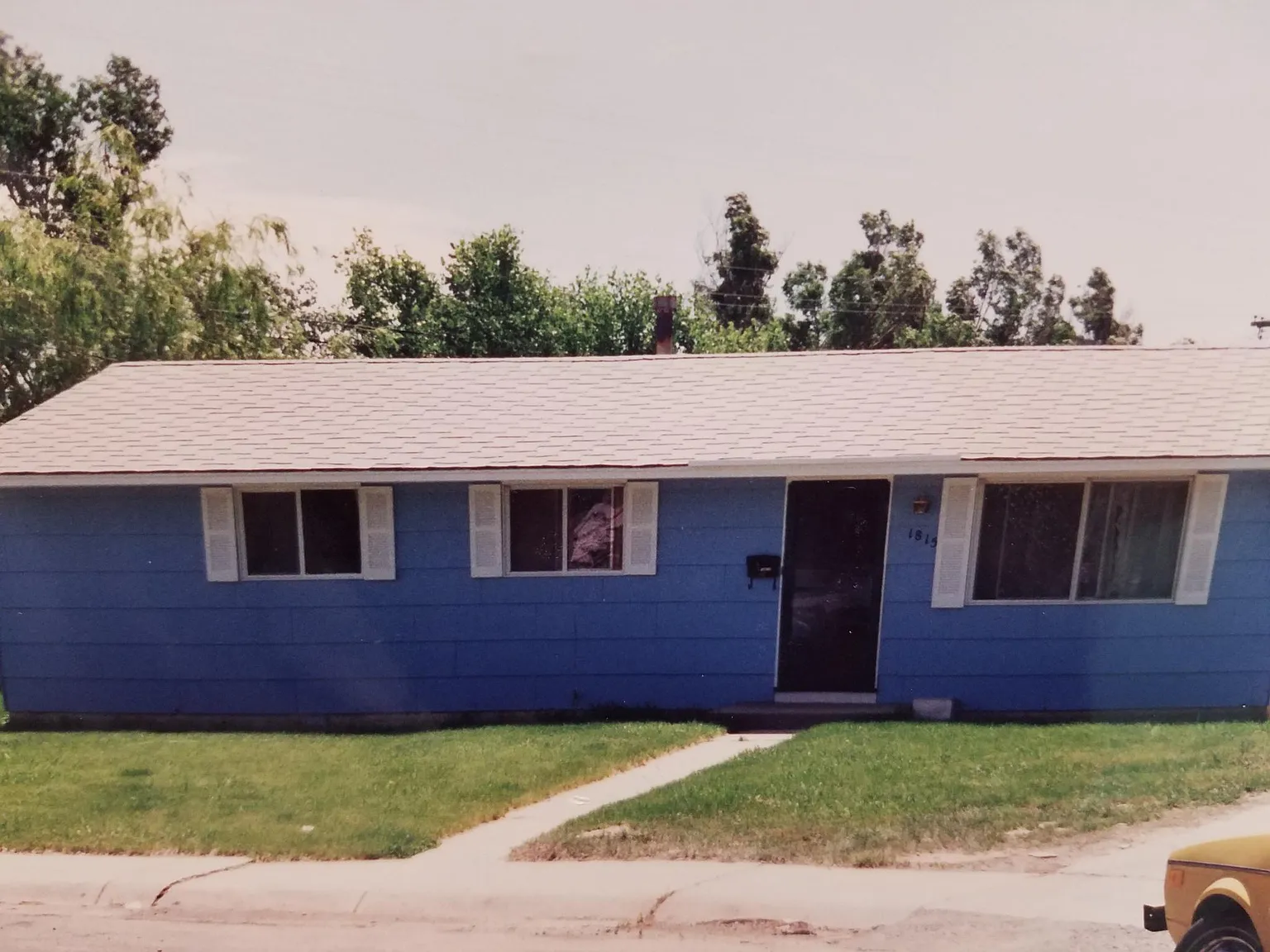 3 bed, $975 — Photo 1