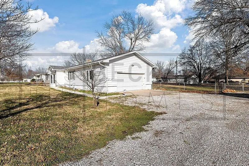 Building Photo - 5812 State Hwy #FF