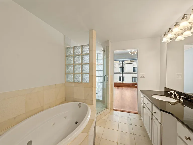 711 Main St #601 — Photo 21