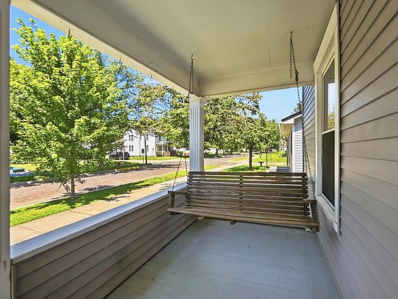 2nd image of 354 Fort St