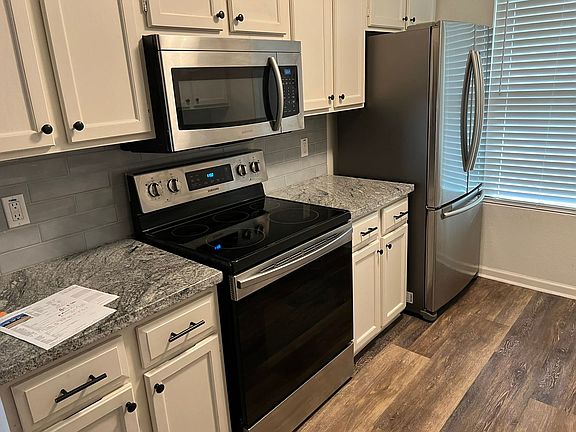 5th image of 8801 Pineridge Dr #B