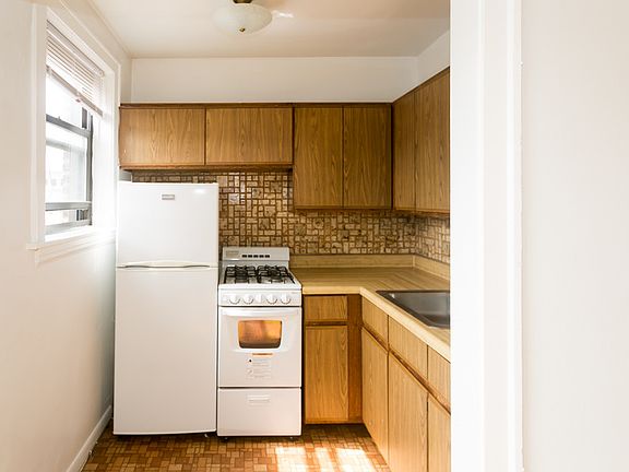 3rd image of 739 W Belmont Ave APT 114