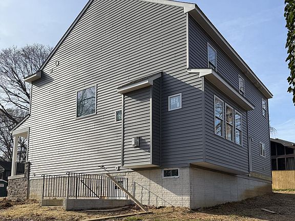 4th image of 1012 Mount Holly Dr