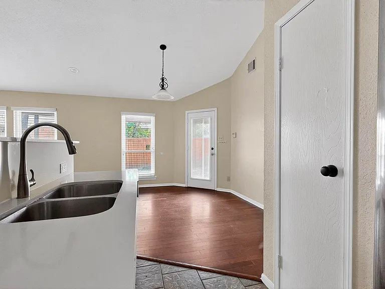 936 Sugarberry Dr — Photo 13